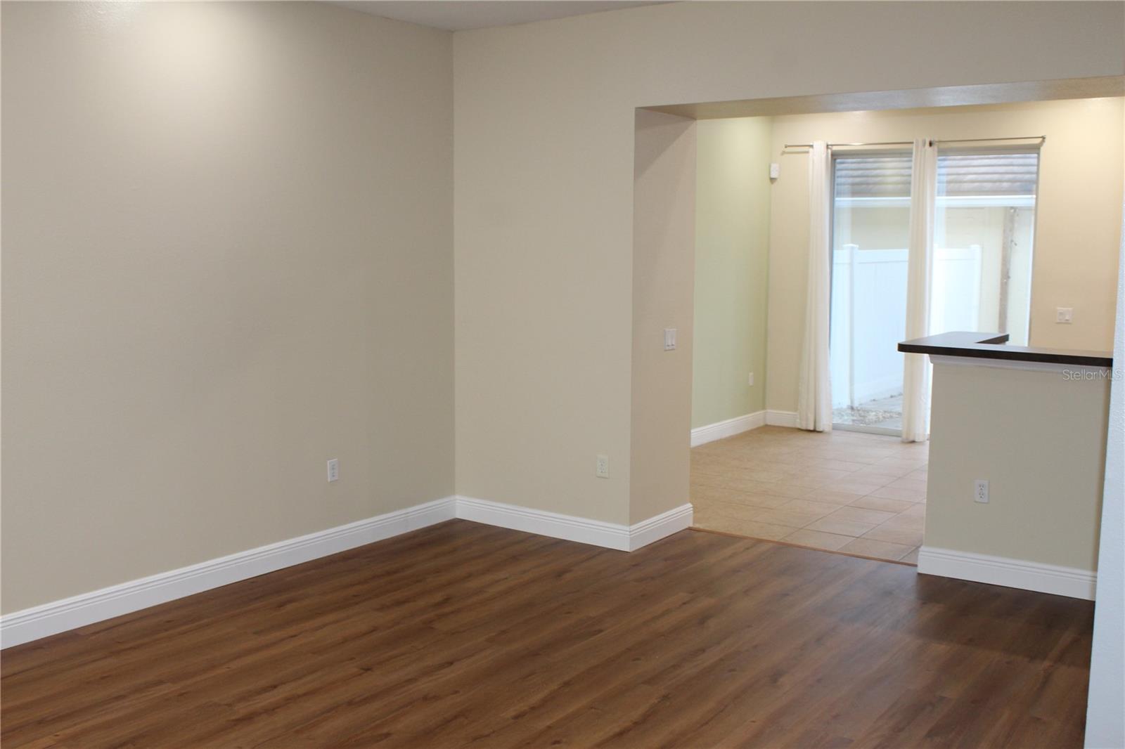 O6413985 Property Photo 4