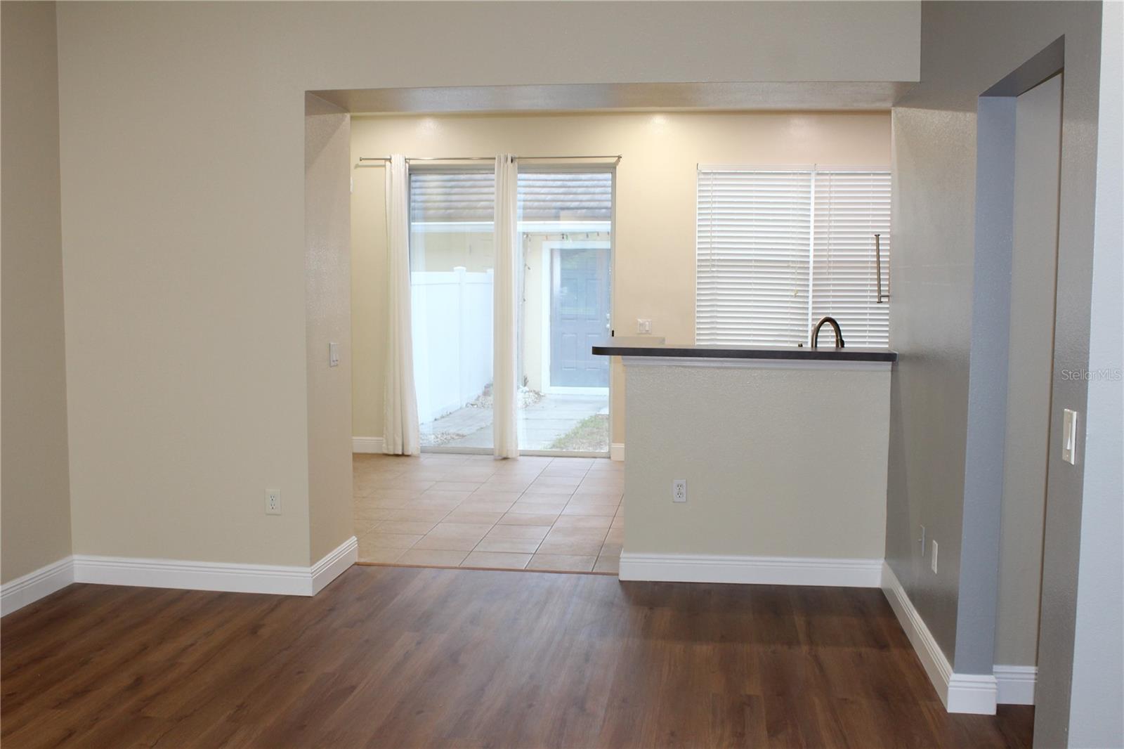 O6413985 Property Photo 5