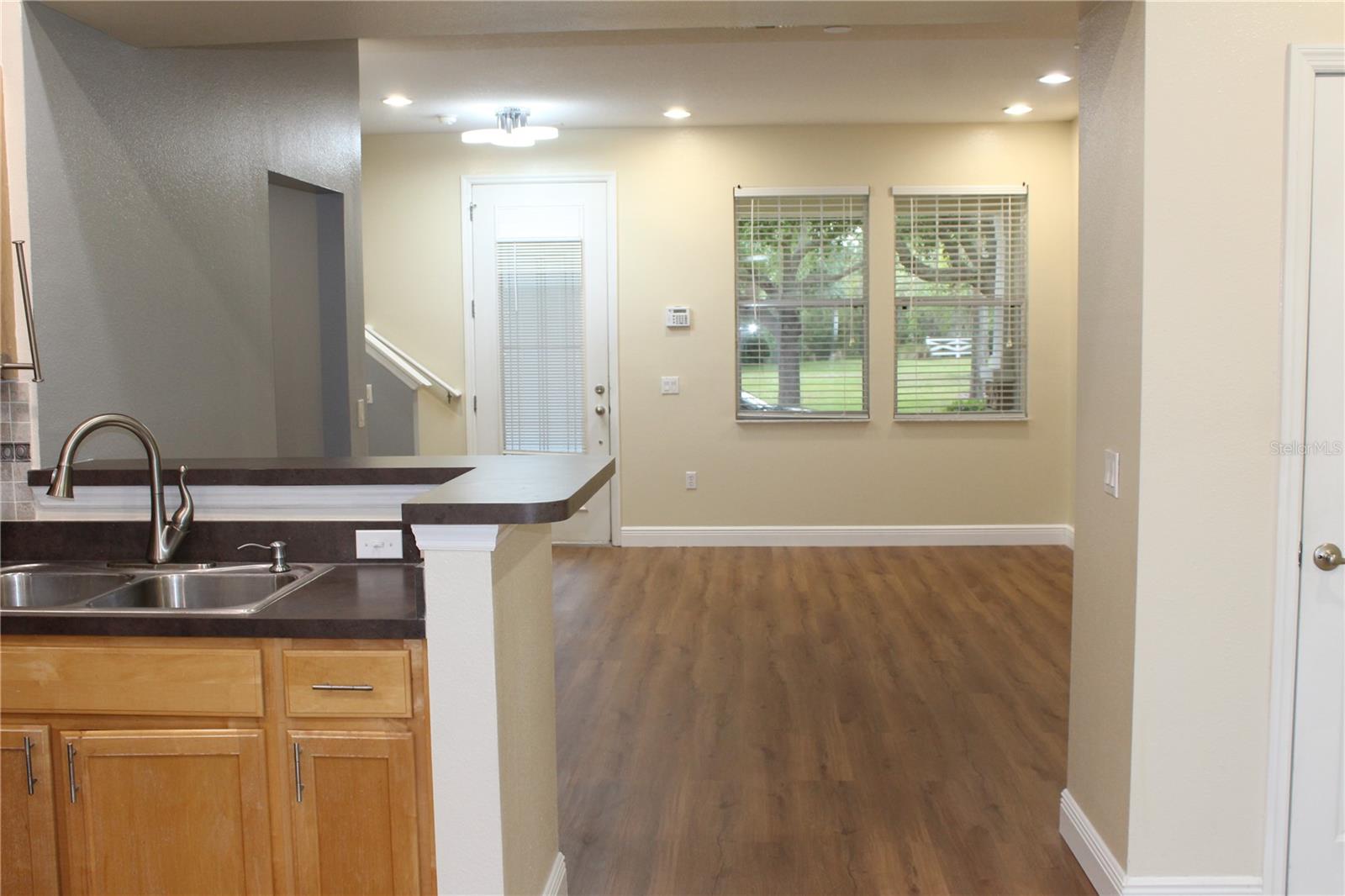 O6413985 Property Photo 6