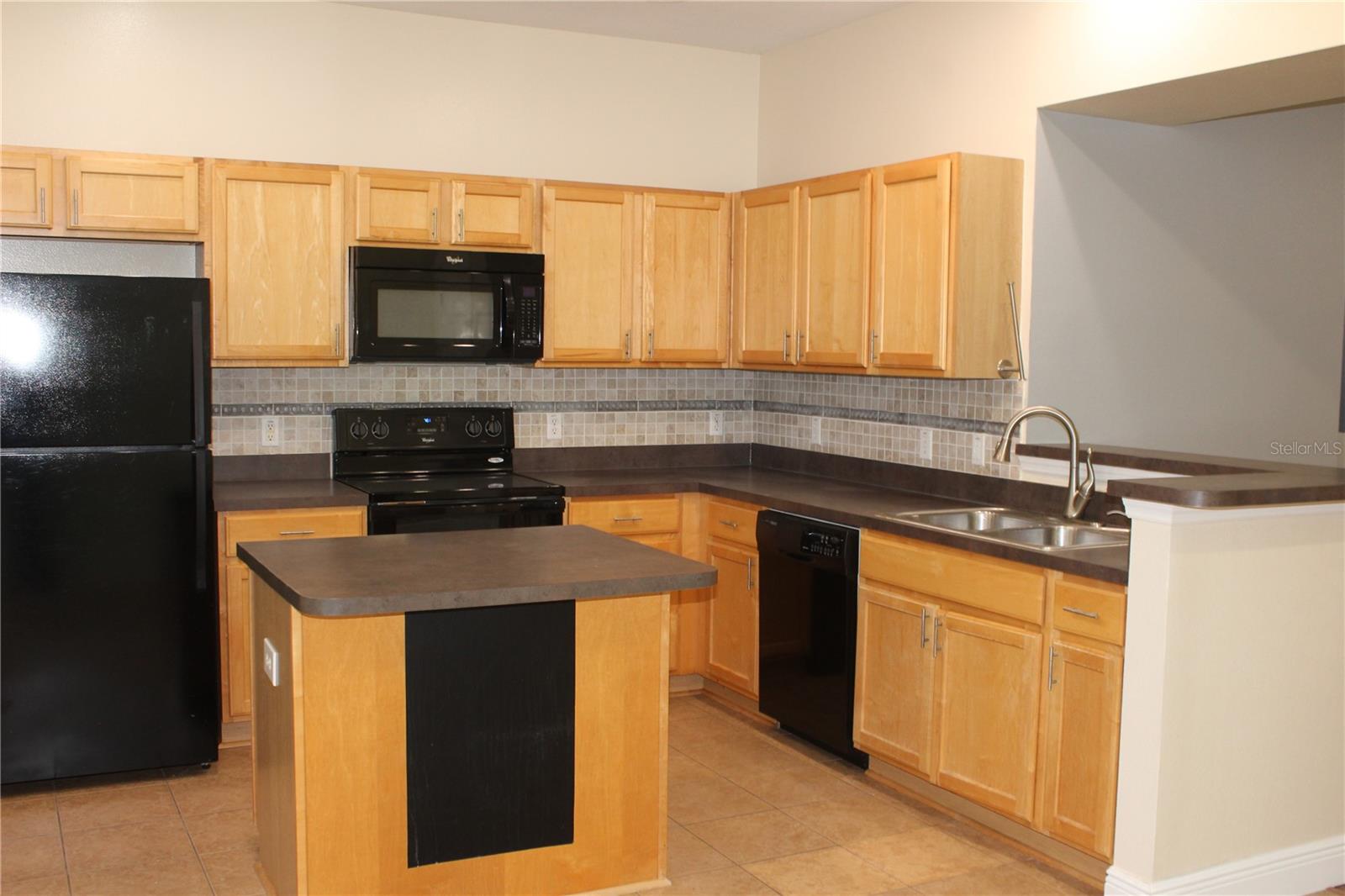 O6413985 Property Photo 8