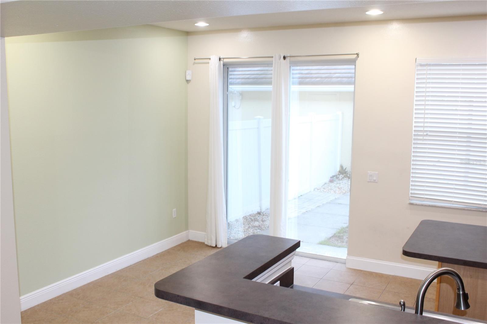 O6413985 Property Photo 9