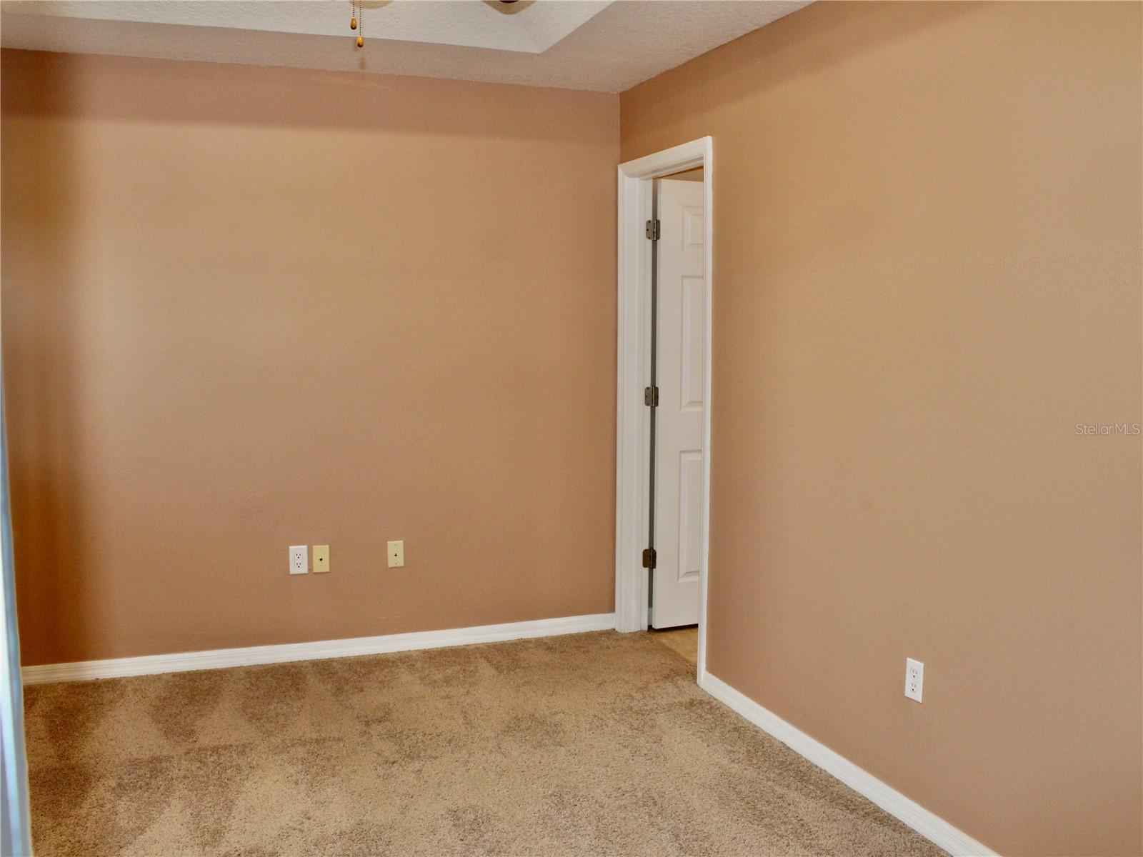 O6413985 Property Photo 13