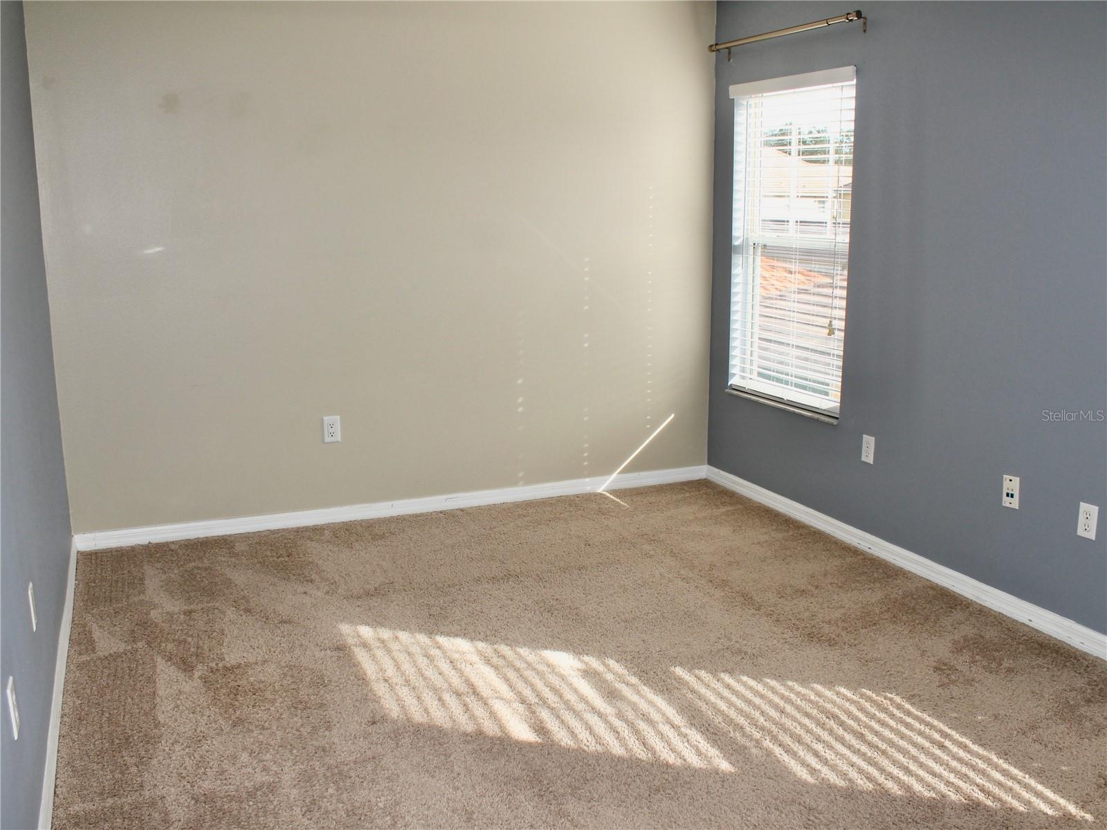 O6413985 Property Photo 16