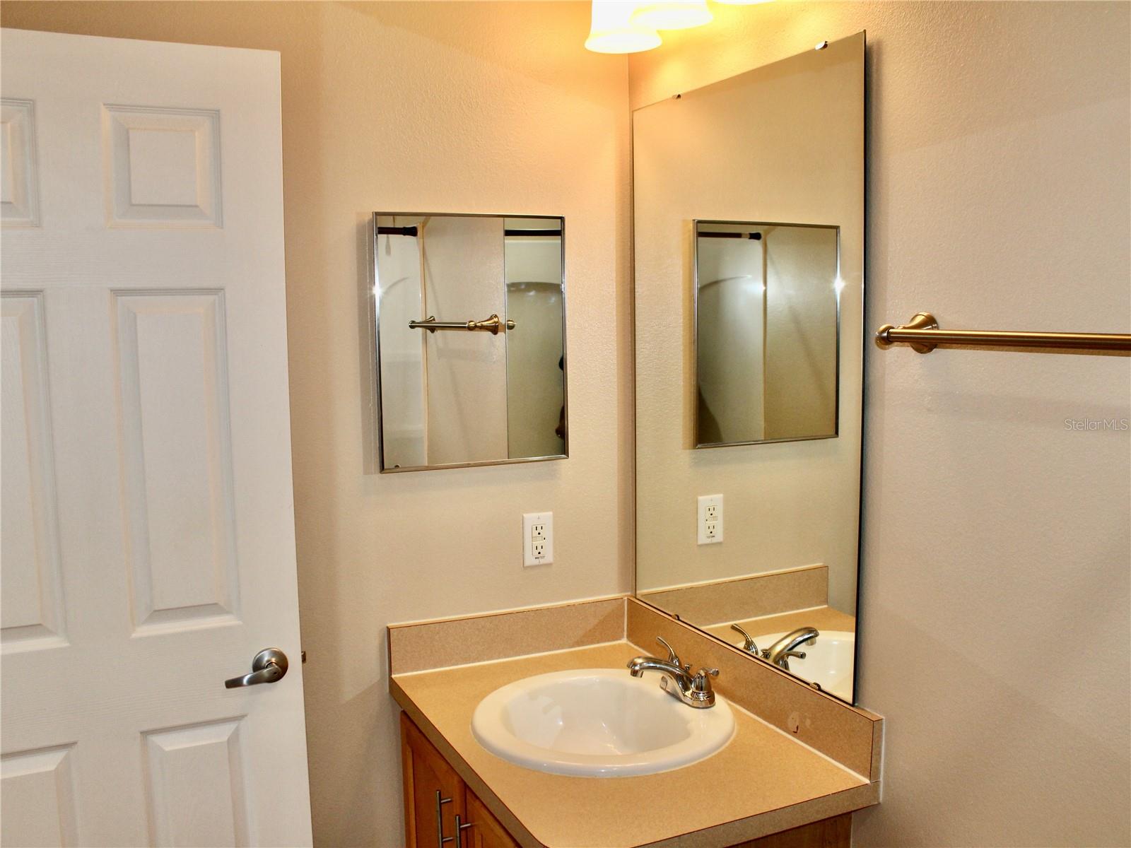 O6413985 Property Photo 17