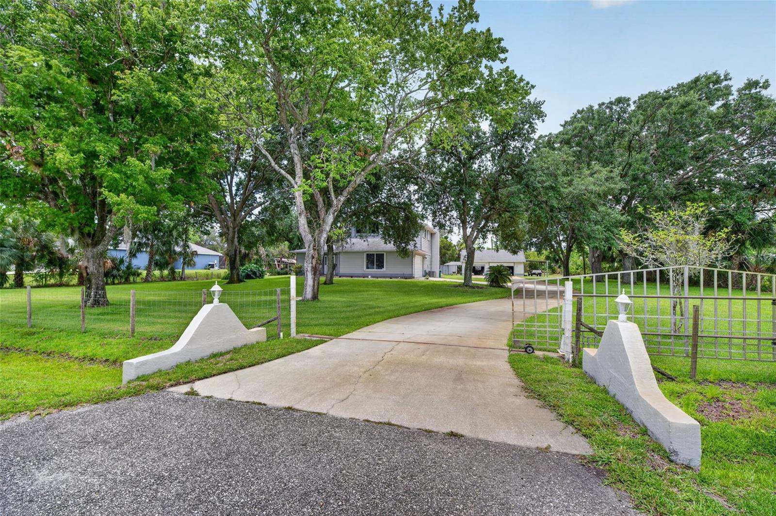 3247 Dalhi St Property Photo 5