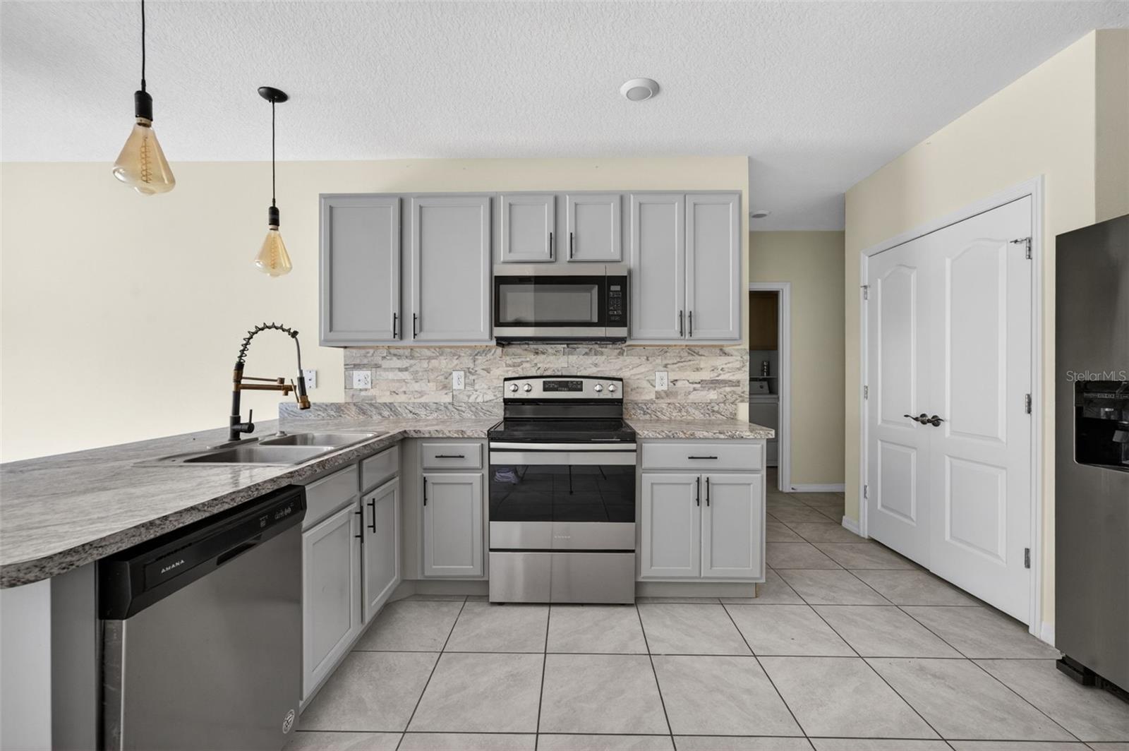 265 Meadowbrook Blvd Property Photo 10