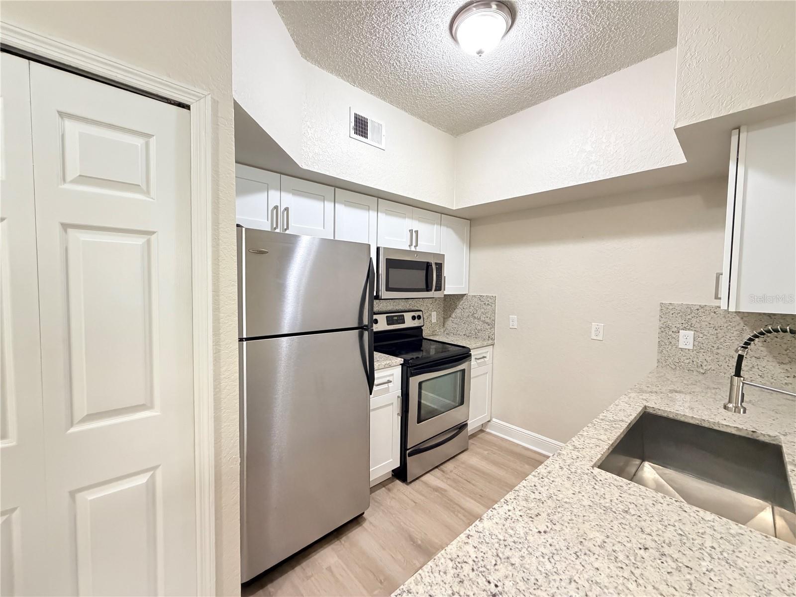 13015 Plantation Park Cir #10111 Property Photo 5