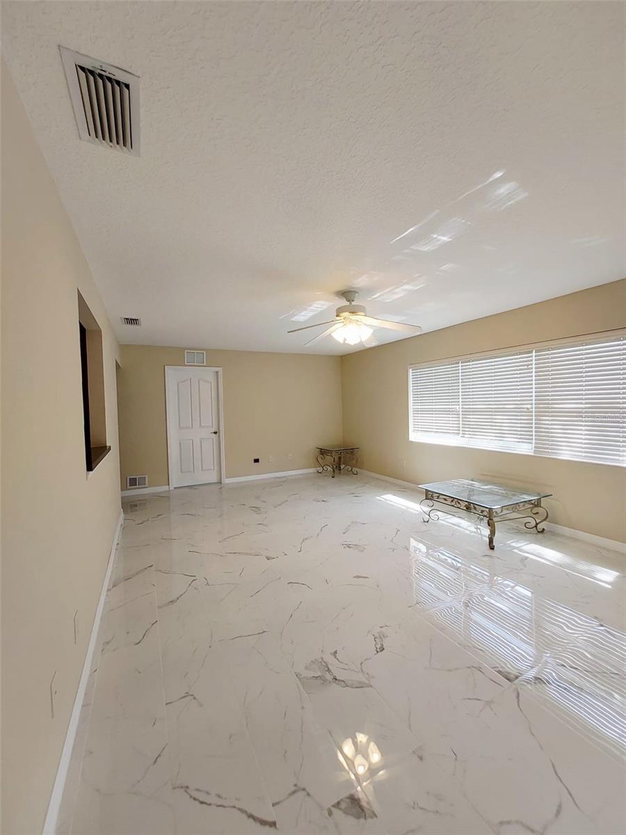 1102 Ne 21st Ter Property Photo 2