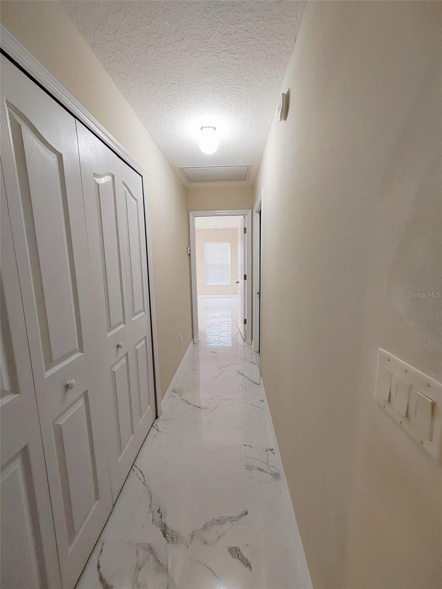 1102 Ne 21st Ter Property Photo 5