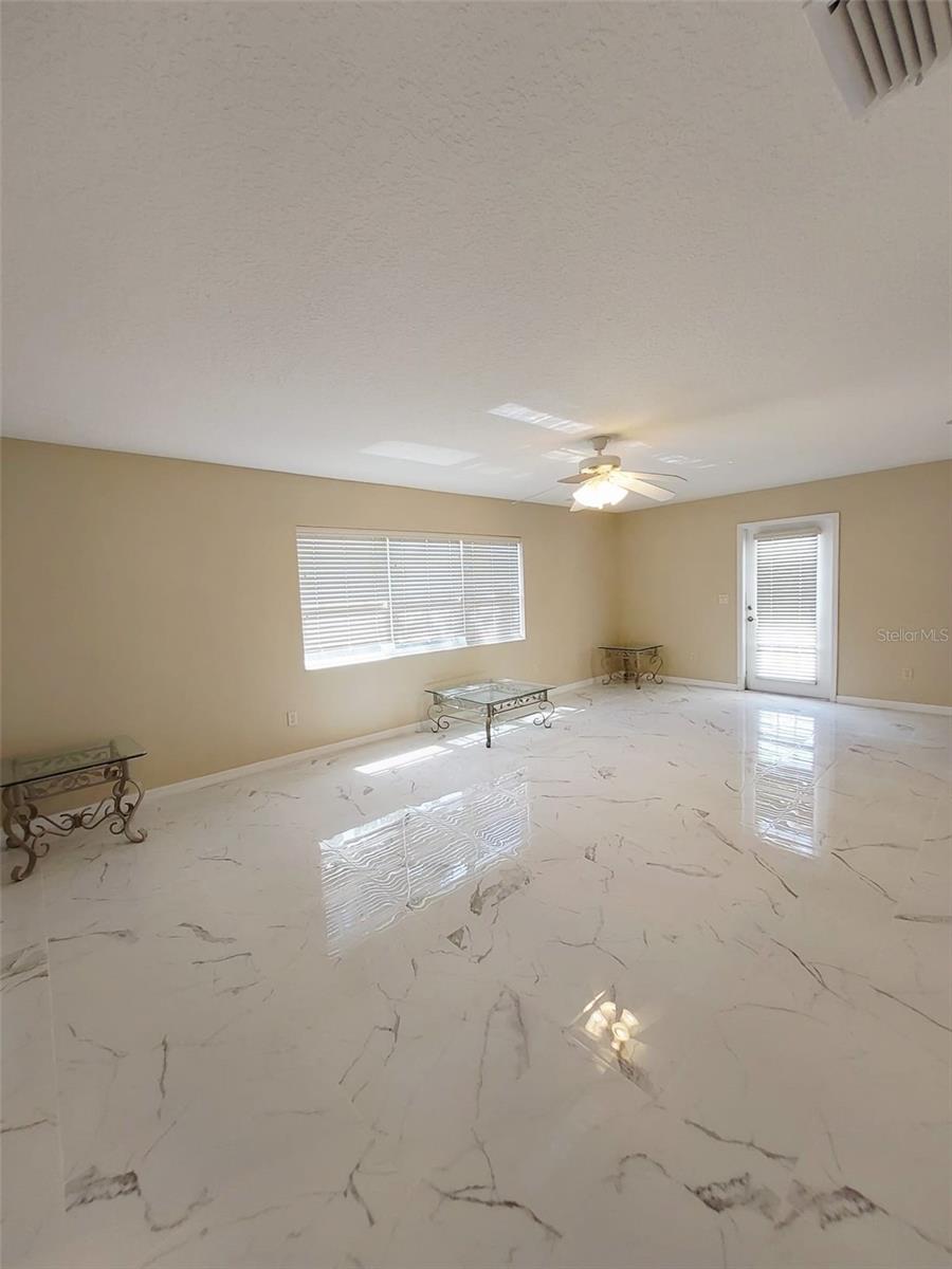 1102 Ne 21st Ter Property Photo 9