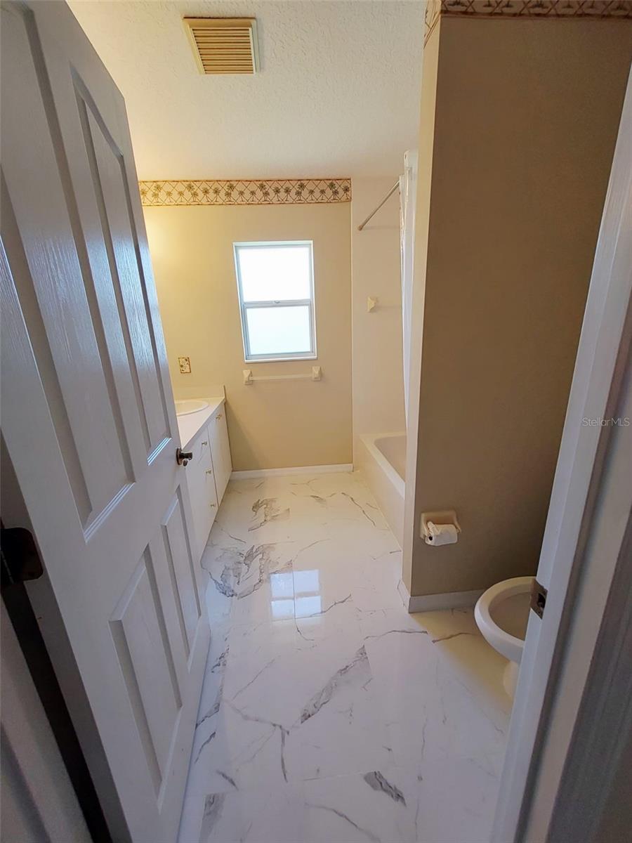 1102 Ne 21st Ter Property Photo 28