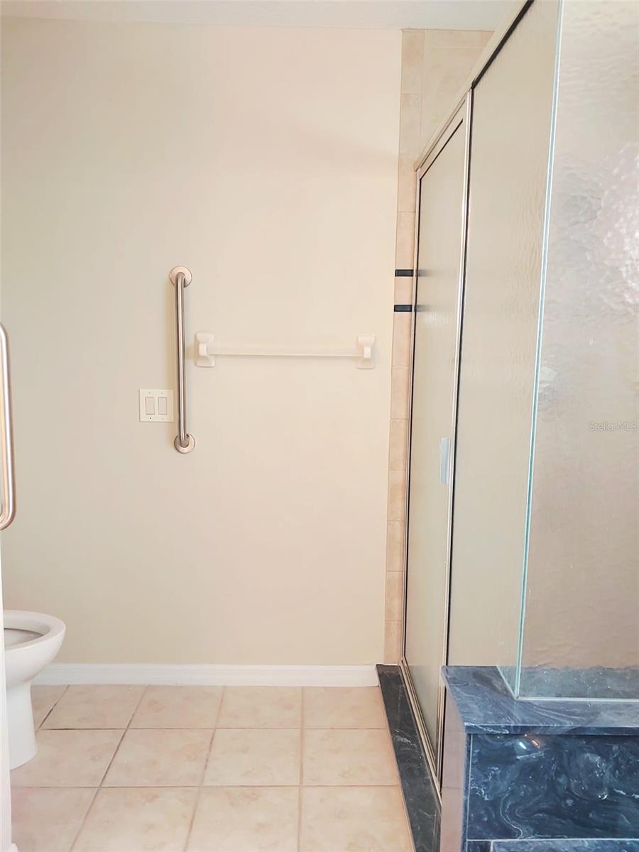 1102 Ne 21st Ter Property Photo 30