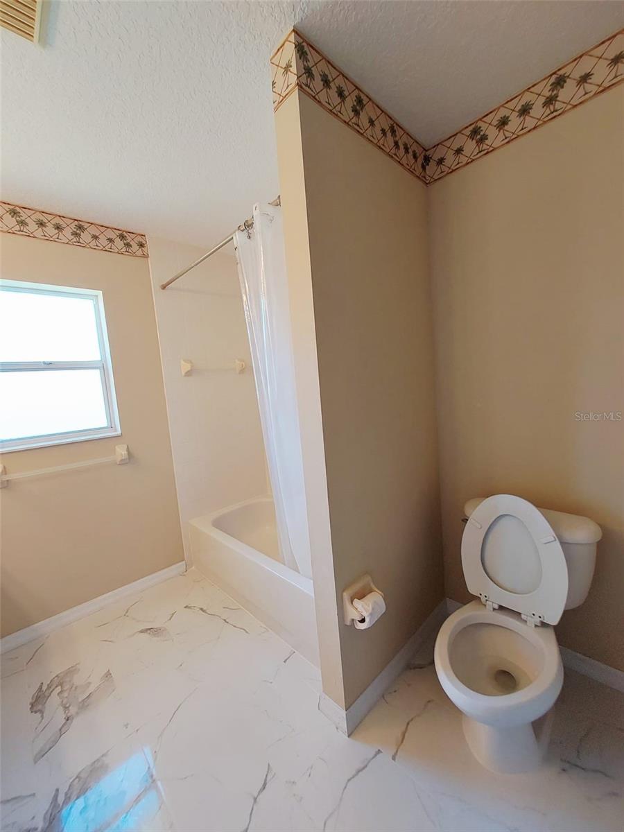 1102 Ne 21st Ter Property Photo 33