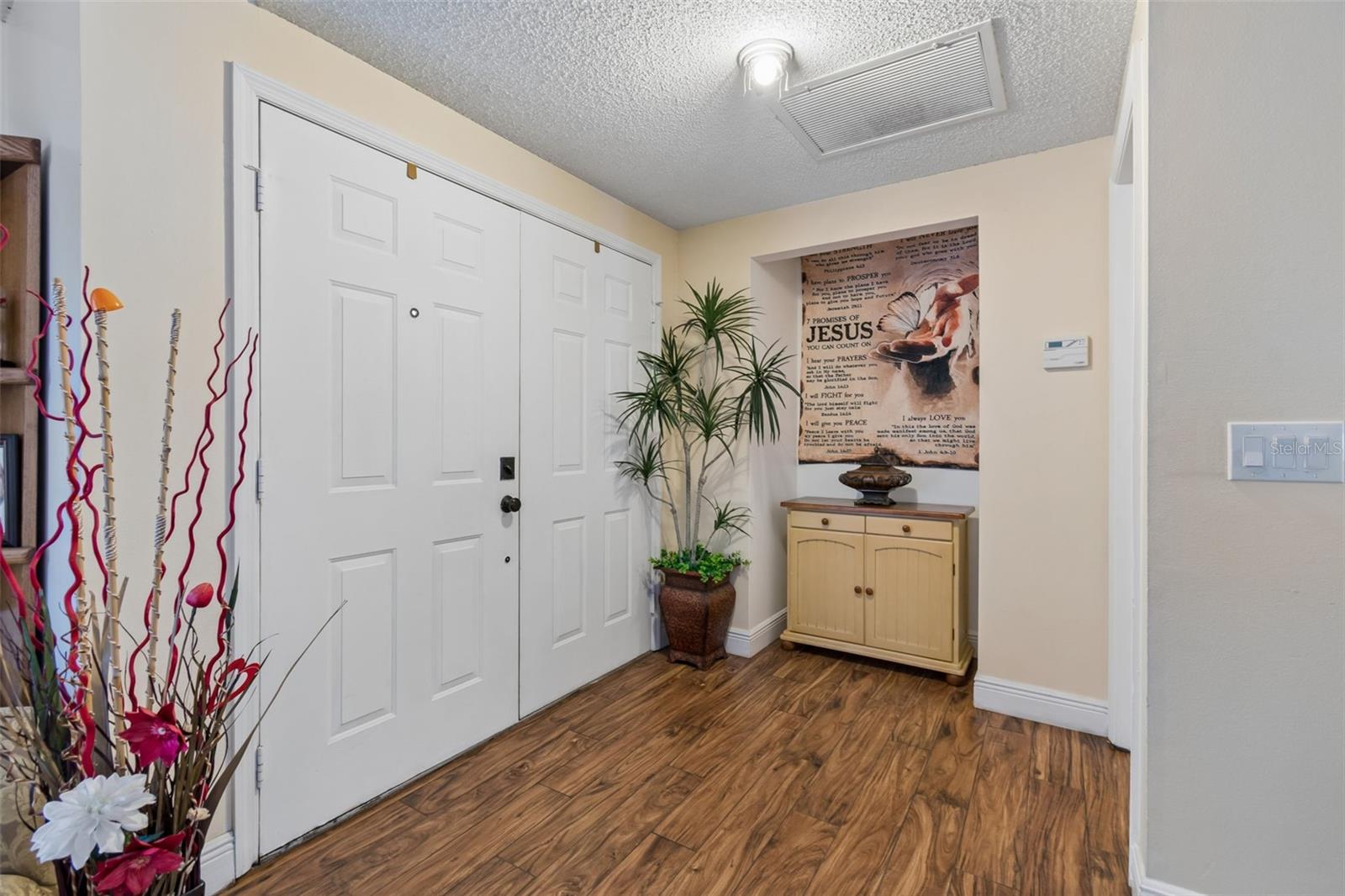 1426 Jubal Dr Property Photo 5