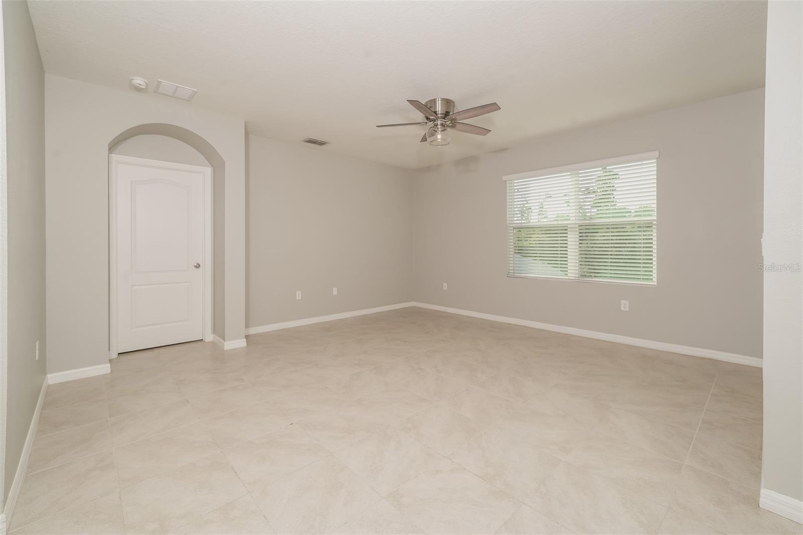 345 Summershore Dr Property Photo 3