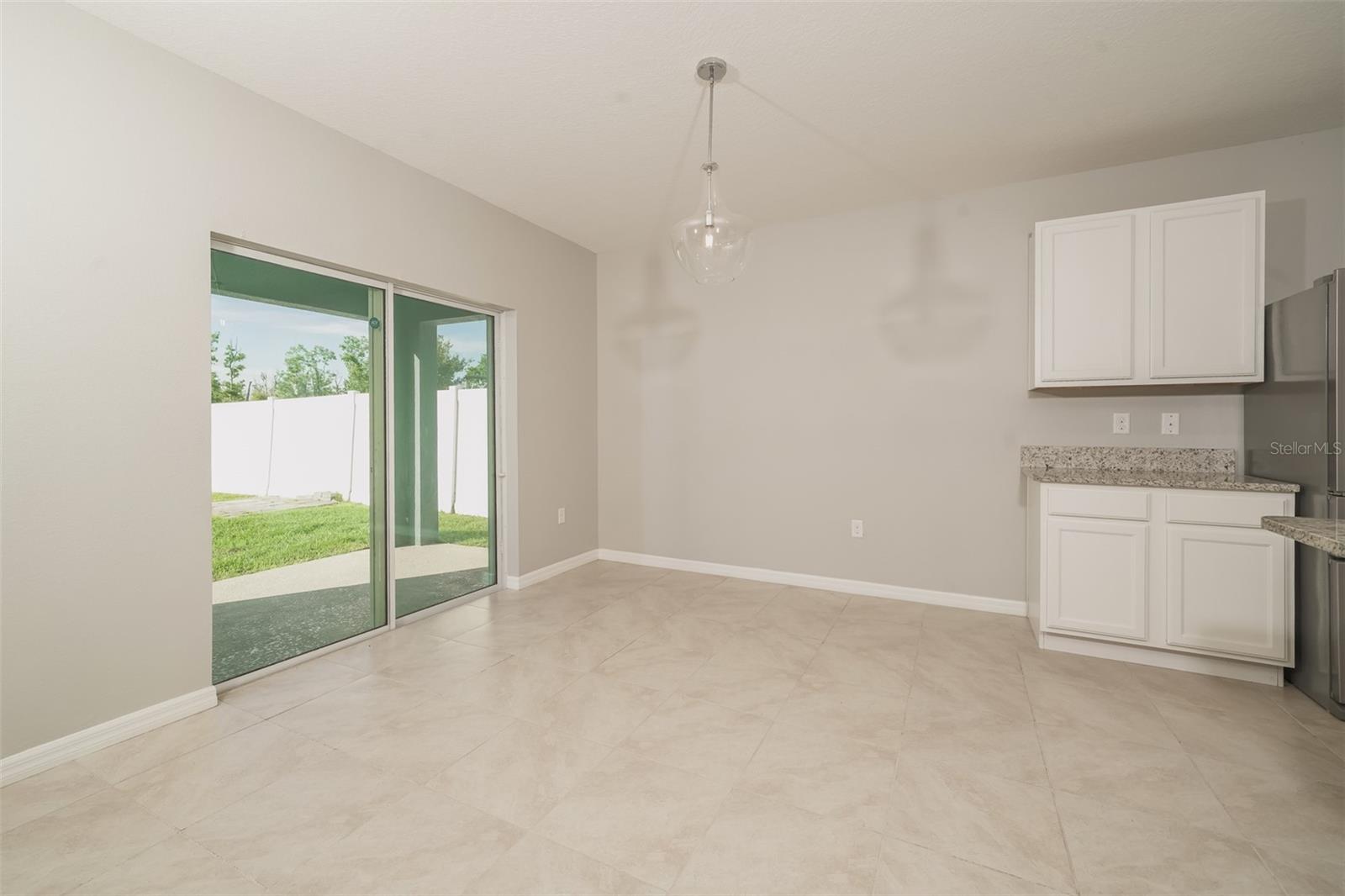 345 Summershore Dr Property Photo 4