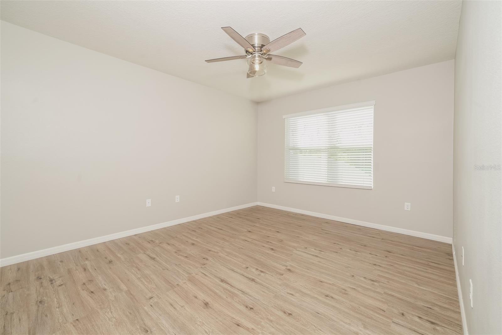 345 Summershore Dr Property Photo 7
