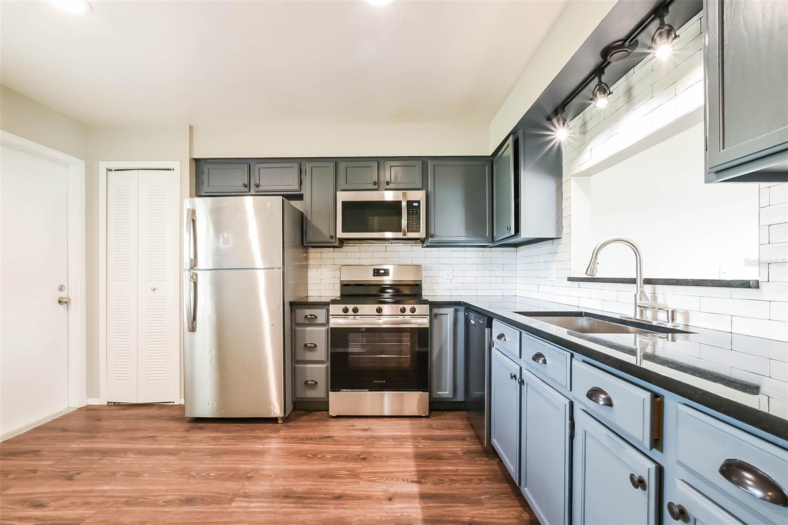 7313 Radiant Cir Property Photo 8