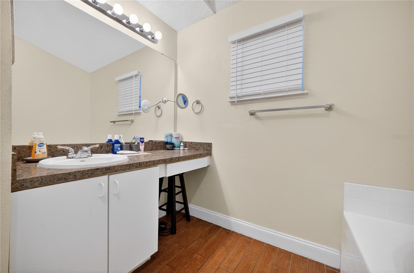 953 Gascony Ct Property Photo 4