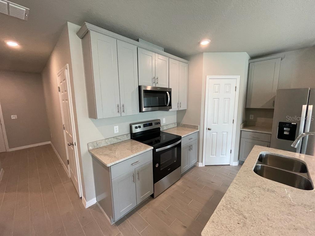513 Legacy Loop Property Photo 3