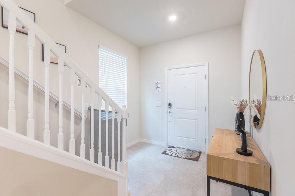 7215 Oakmoss Loop Property Photo 3