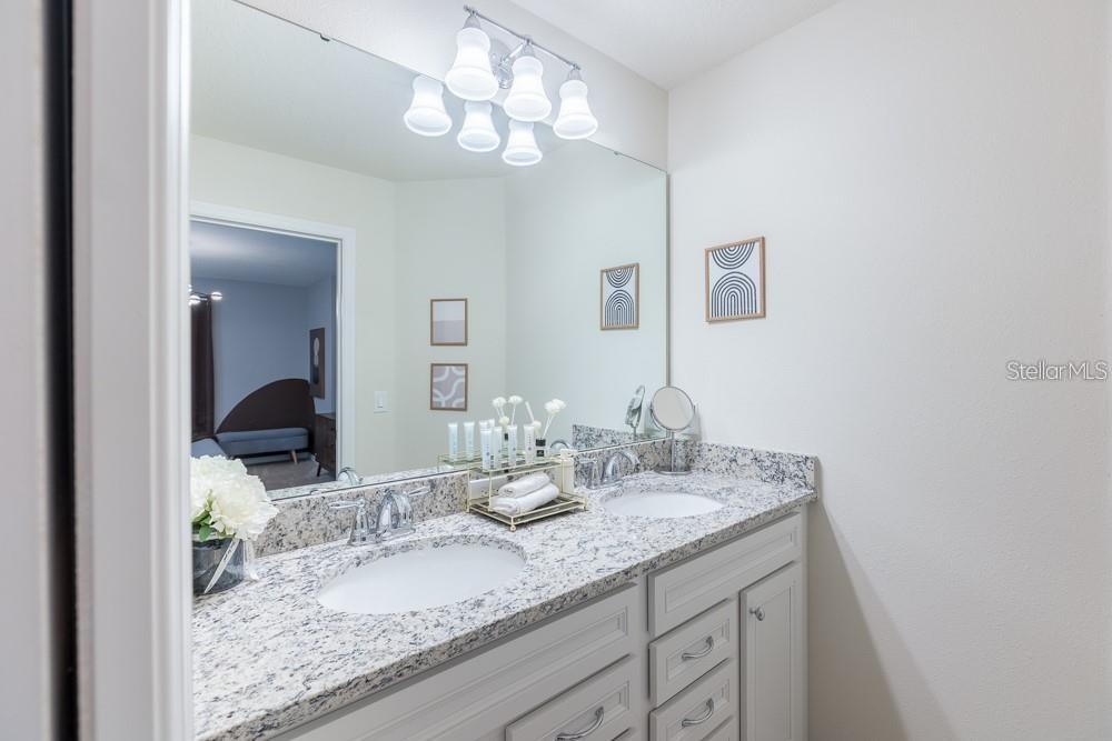 7215 Oakmoss Loop Property Photo 36