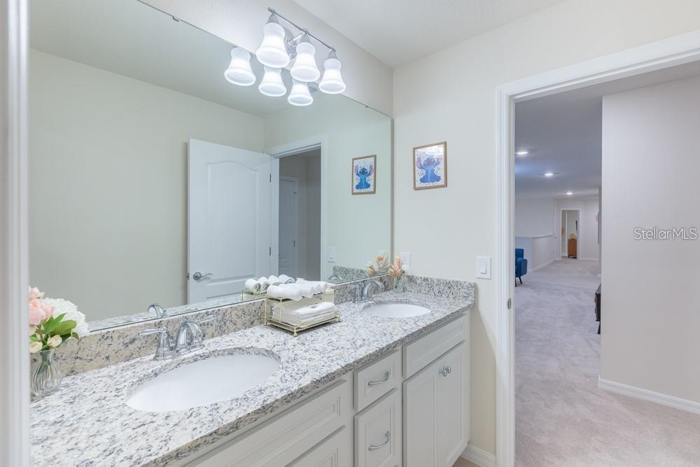 7215 Oakmoss Loop Property Photo 43