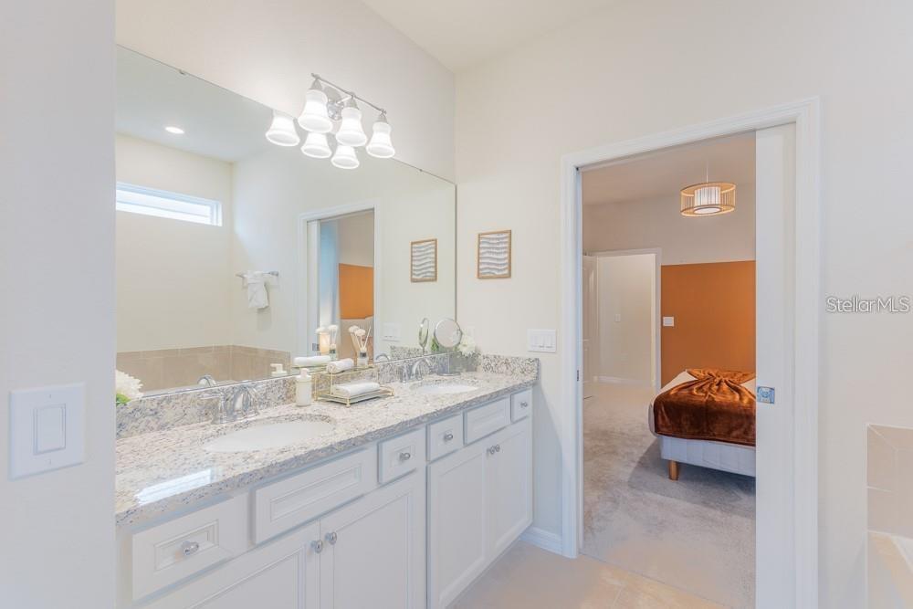 7215 Oakmoss Loop Property Photo 60