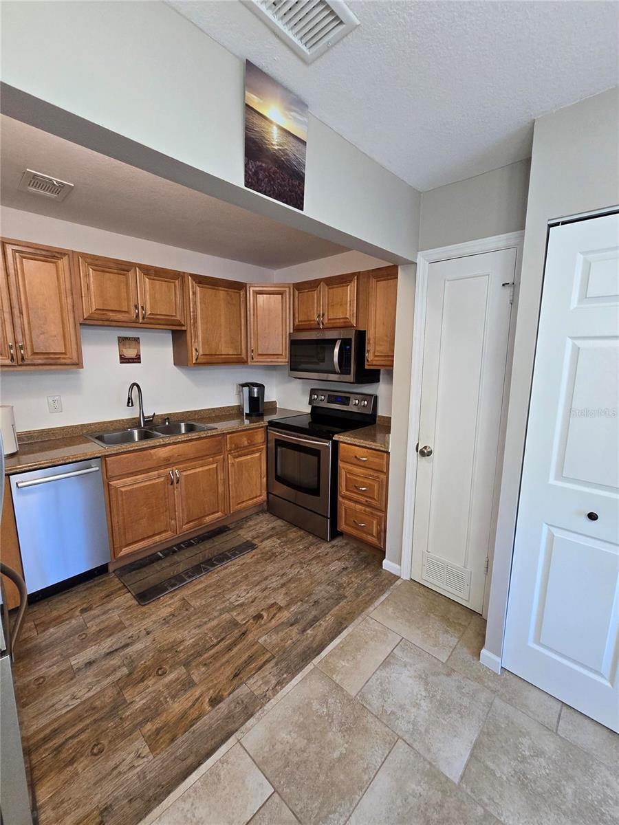 5231 Beach Dr Se #a Property Photo 8