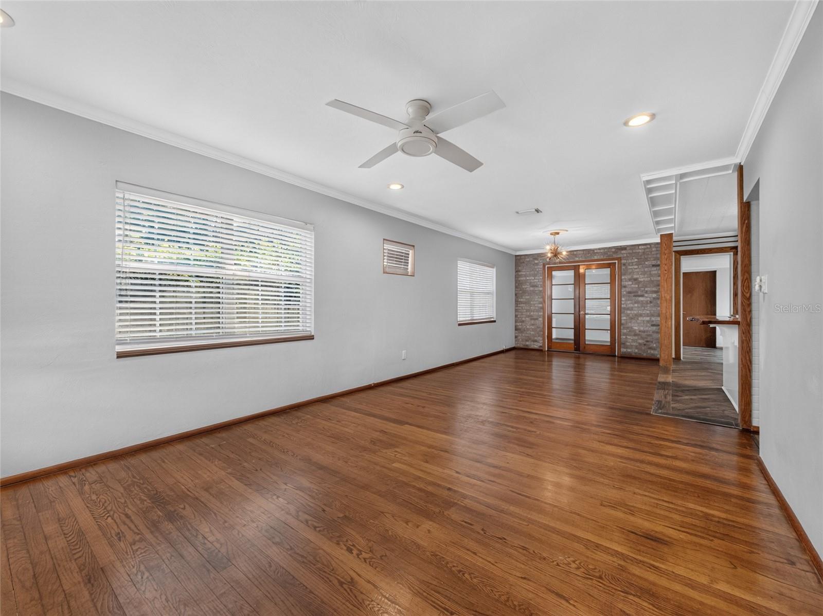 2121 Ivanhoe Rd Property Photo 11
