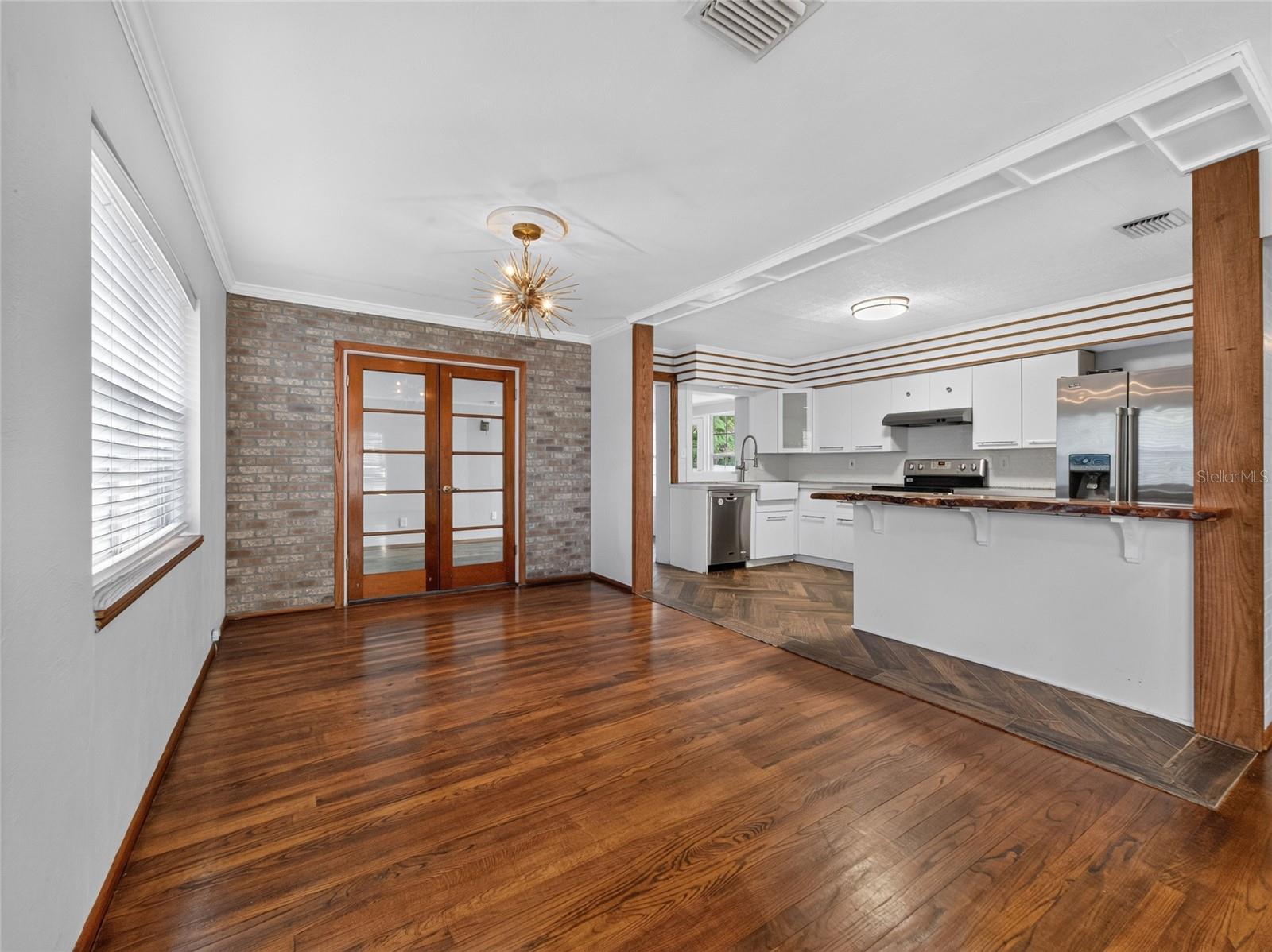 2121 Ivanhoe Rd Property Photo 12