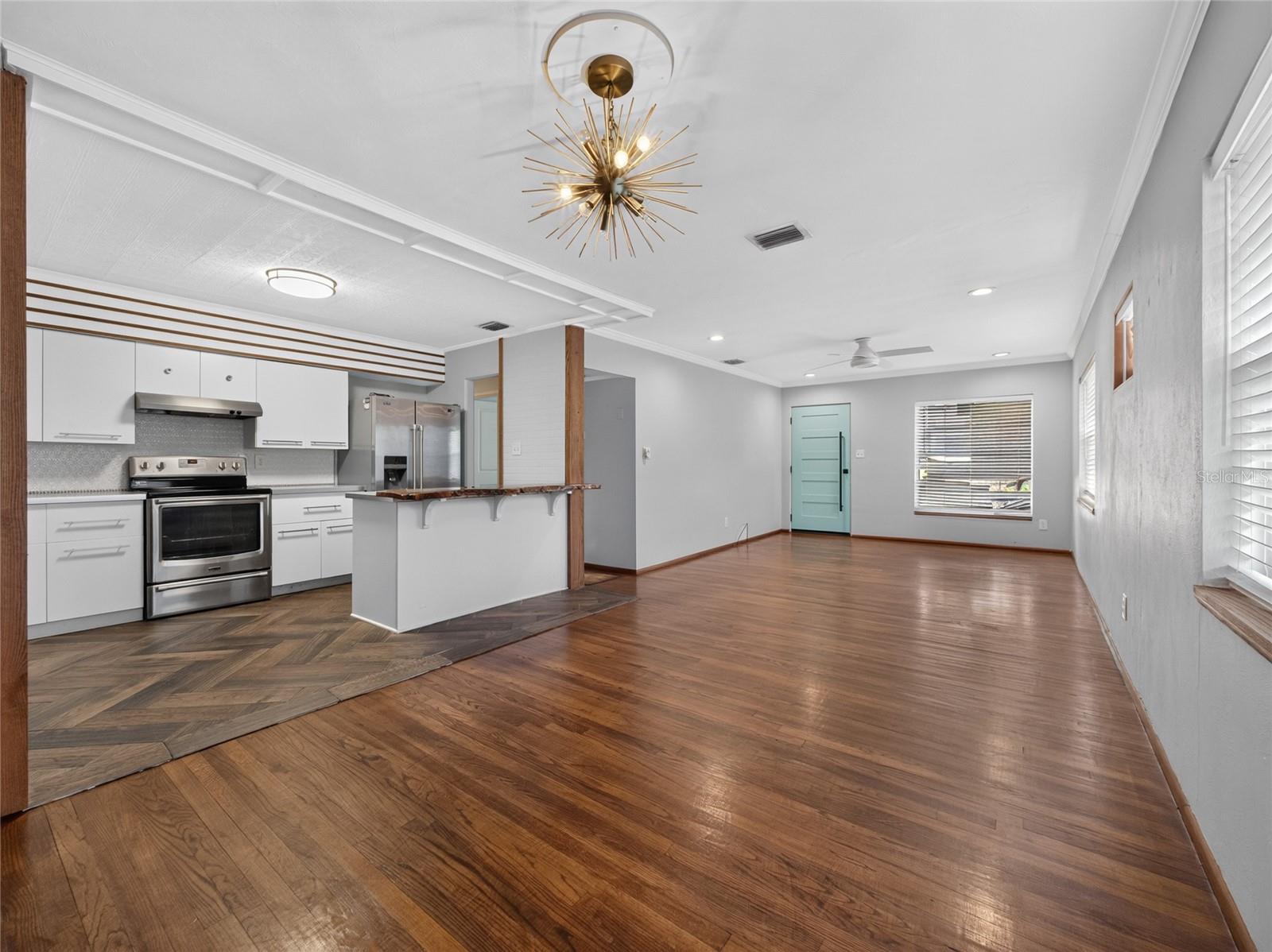 2121 Ivanhoe Rd Property Photo 13