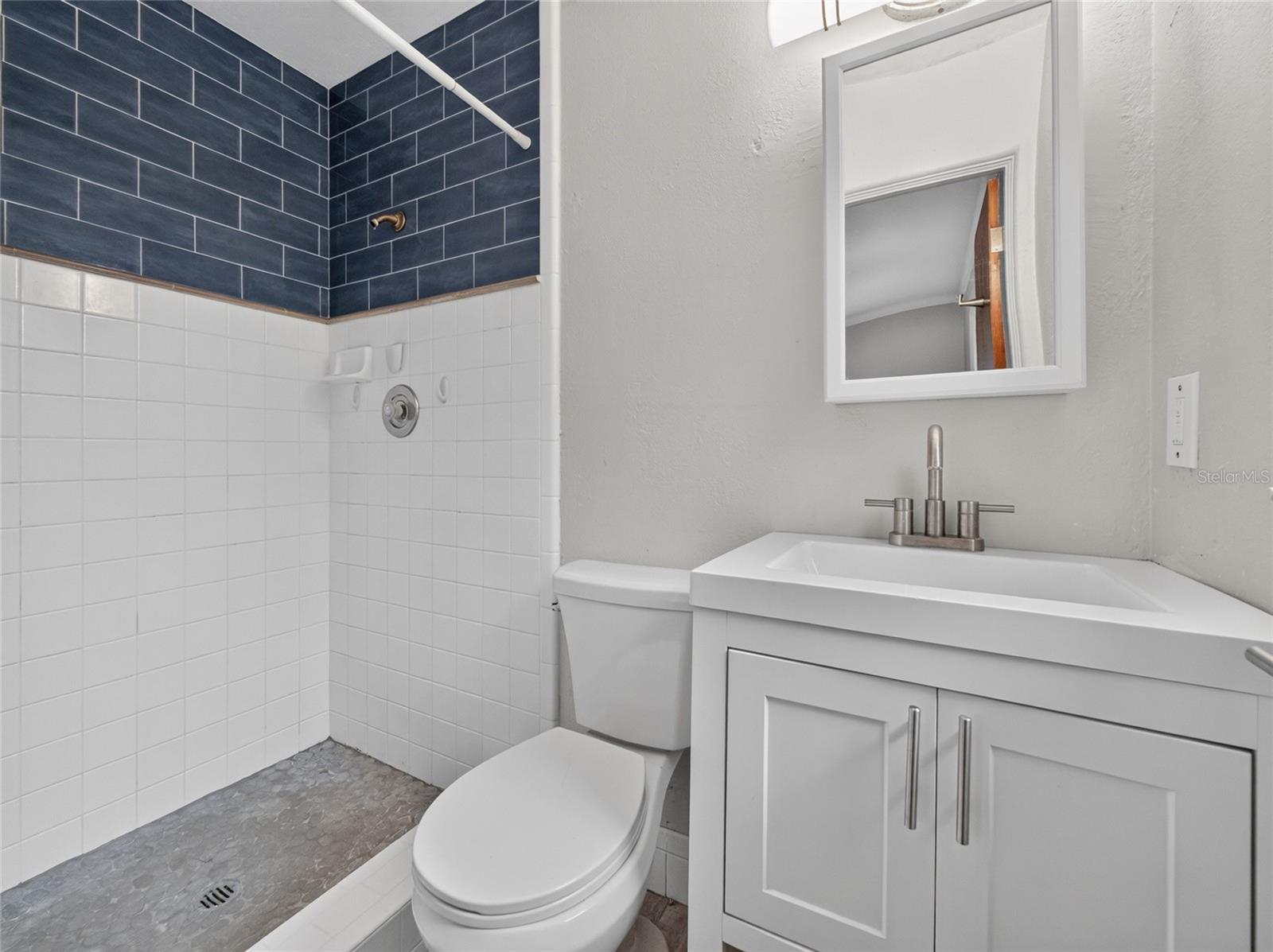 2121 Ivanhoe Rd Property Photo 16