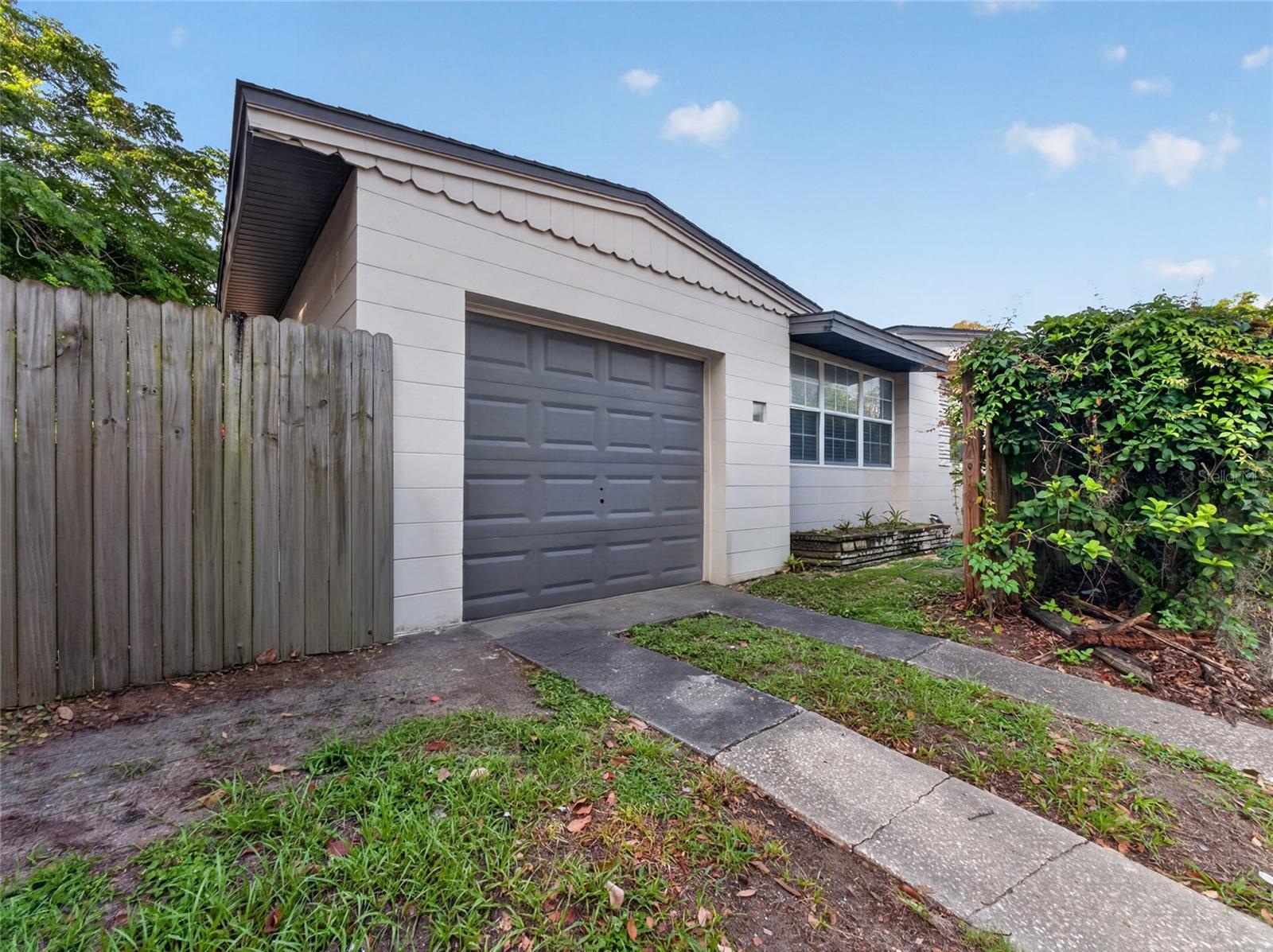 2121 Ivanhoe Rd Property Photo 27