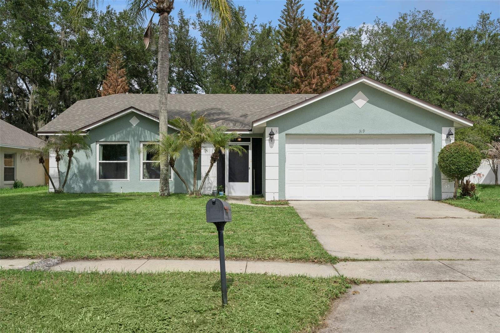 319 STERLING LAKE DR Property Photo 1