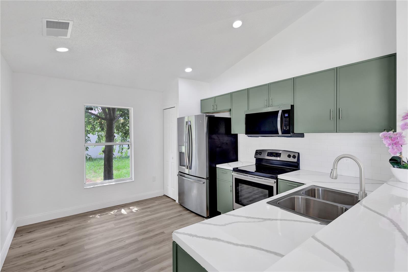 318 Walpole Loop Property Photo 4