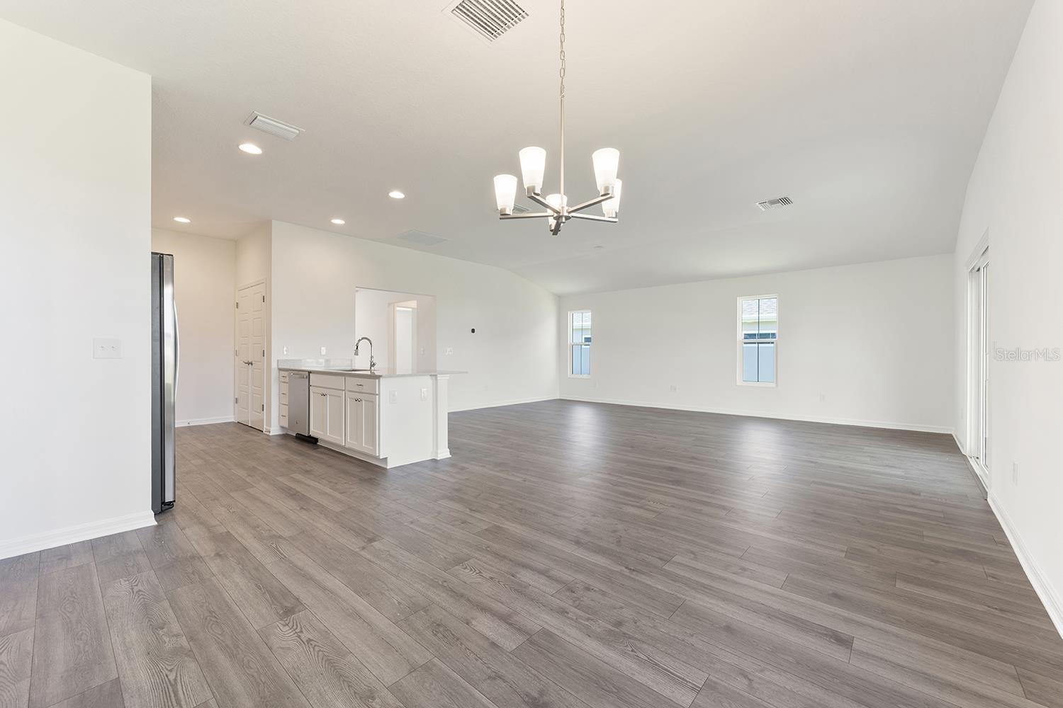 2421 Hobkirk Loop Property Photo 10