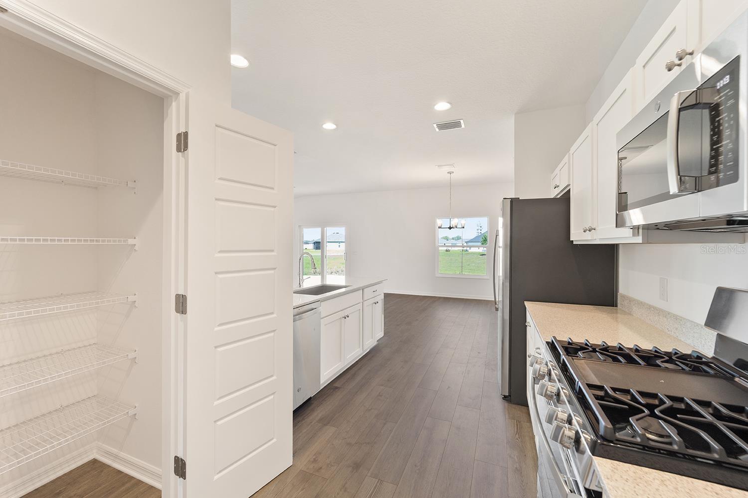 2421 Hobkirk Loop Property Photo 14