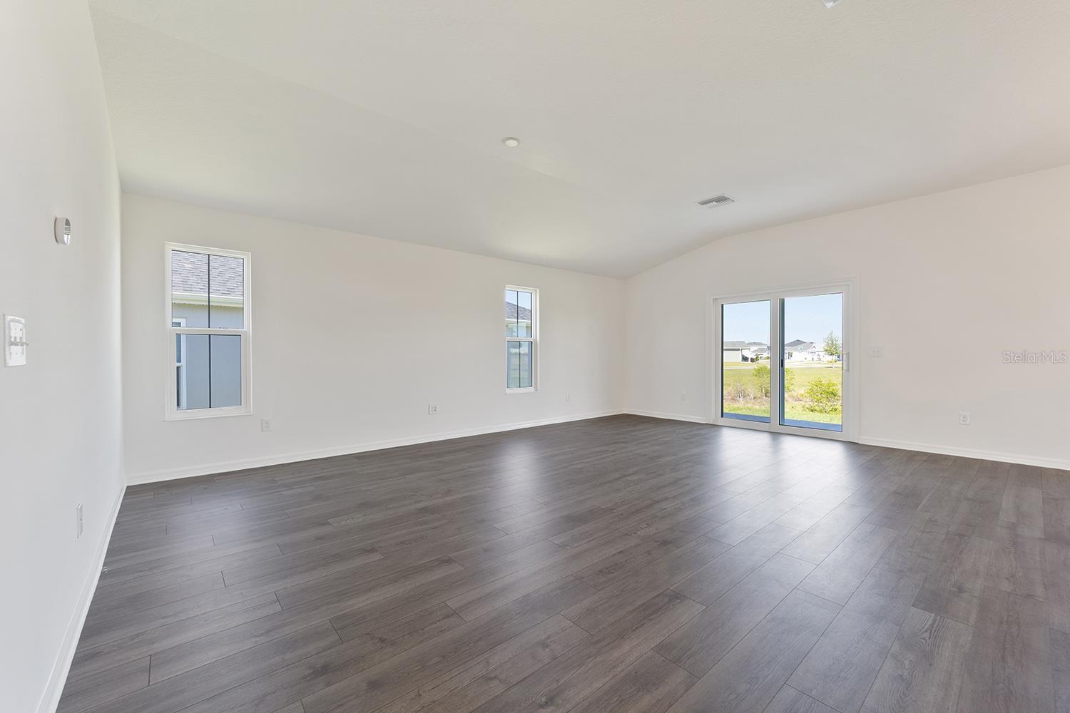 2421 Hobkirk Loop Property Photo 17