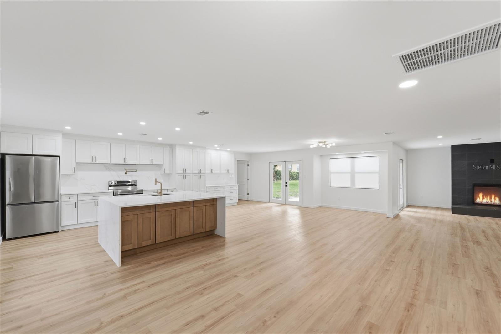 107 S High St Property Photo 3