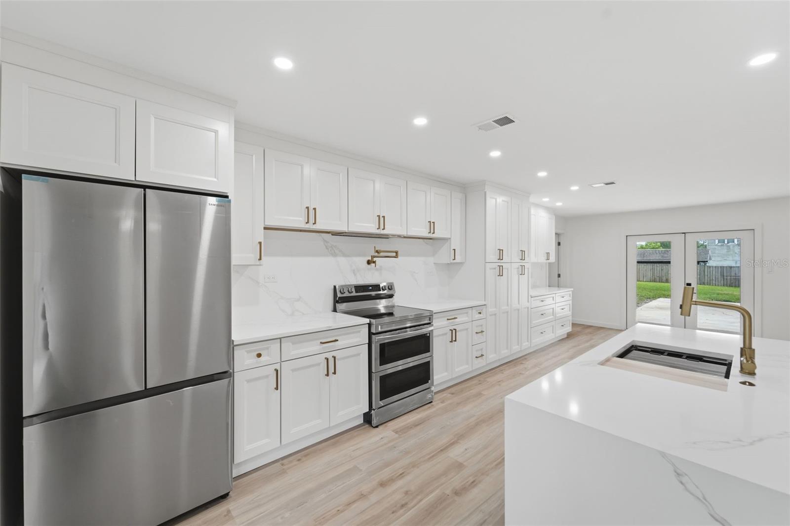 107 S High St Property Photo 4