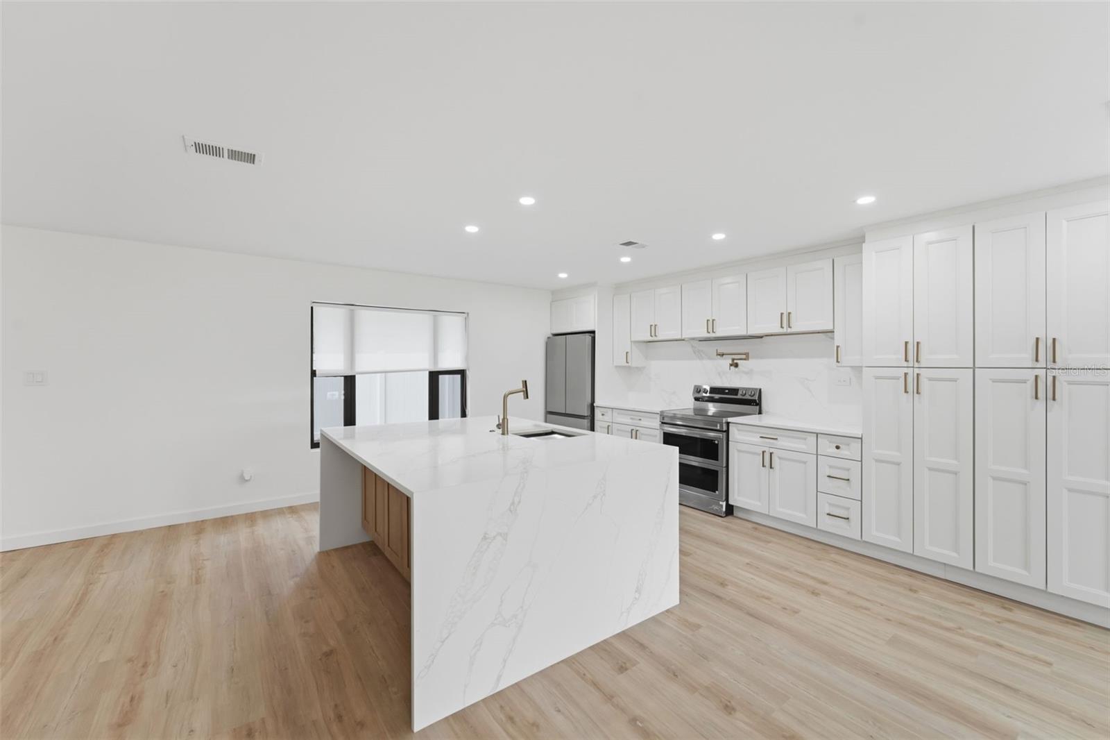 107 S High St Property Photo 11