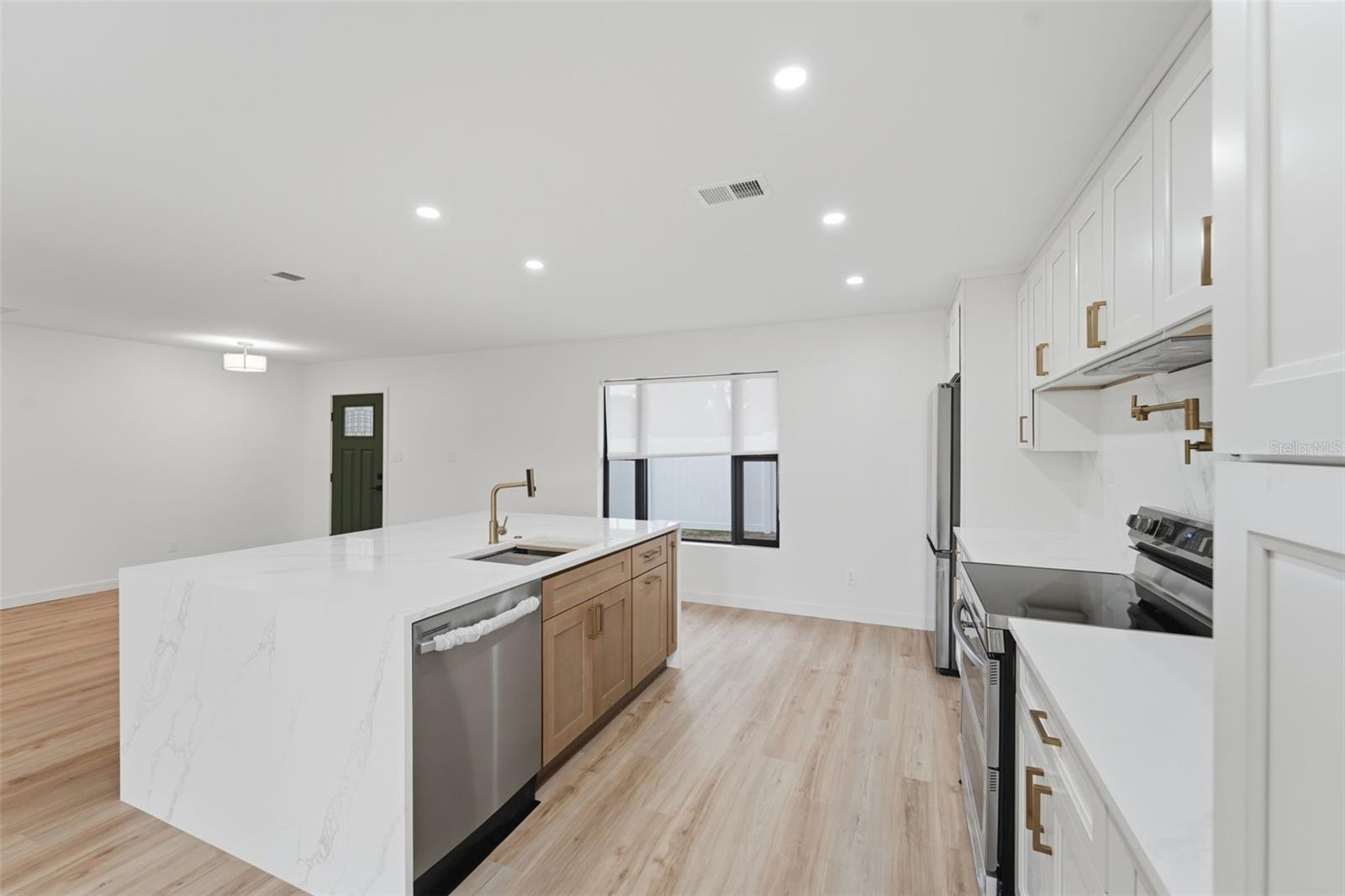 107 S High St Property Photo 12