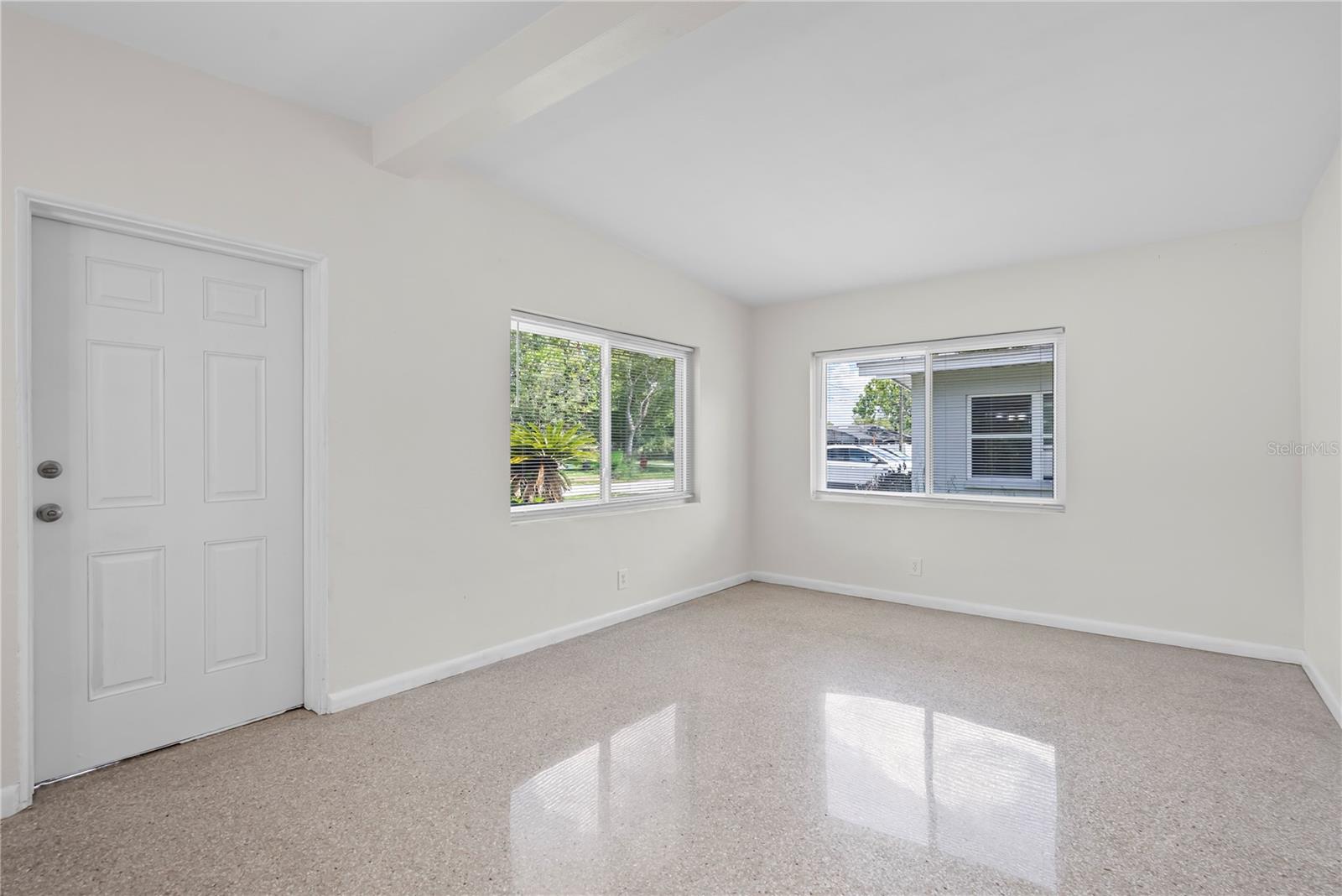 5212 N Indiana Ave Property Photo 18