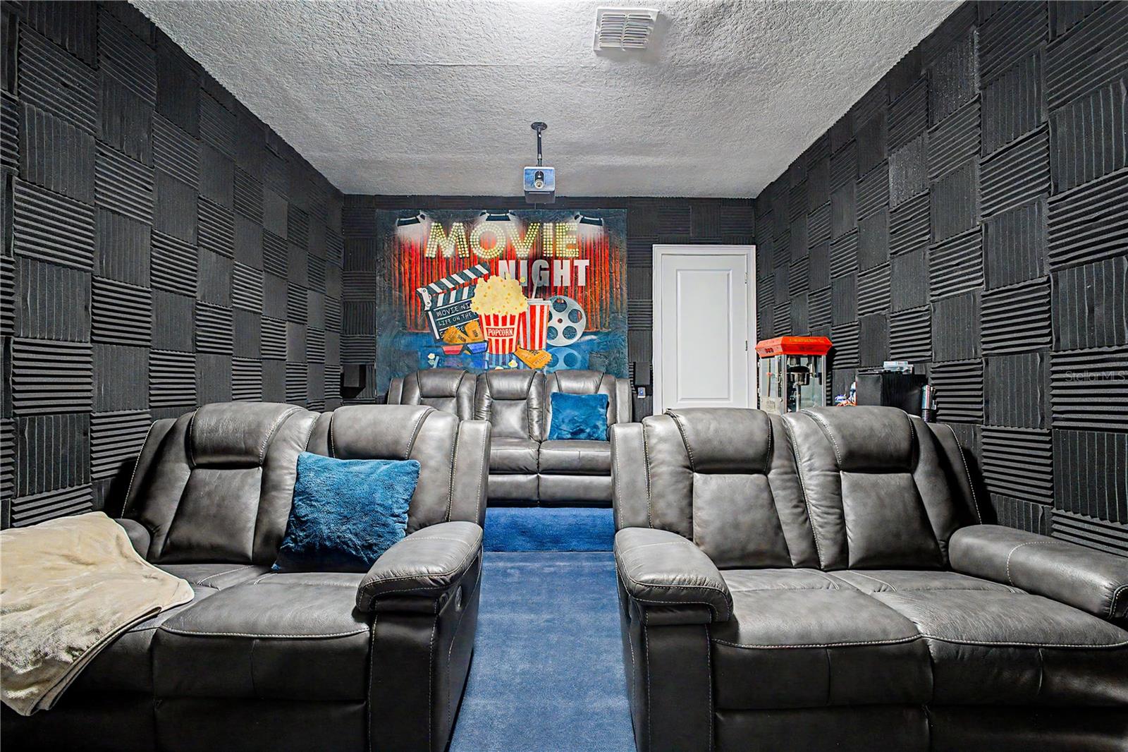 11768 Hampstead St Property Photo 29