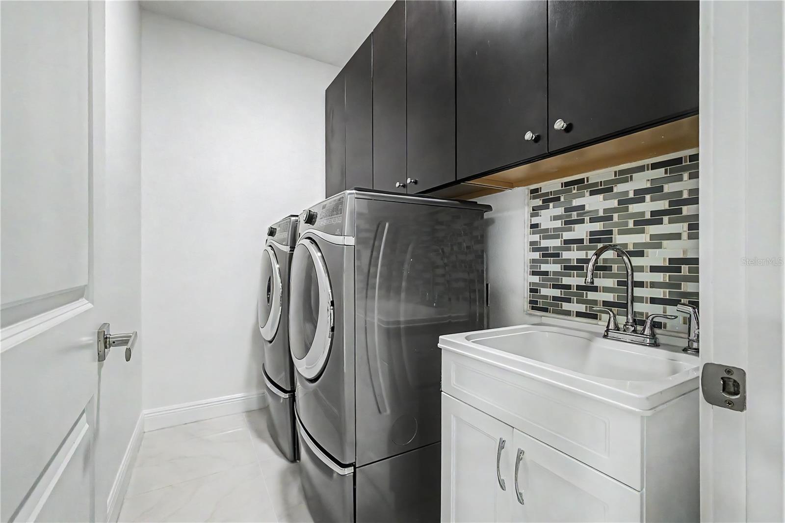 11768 Hampstead St Property Photo 36