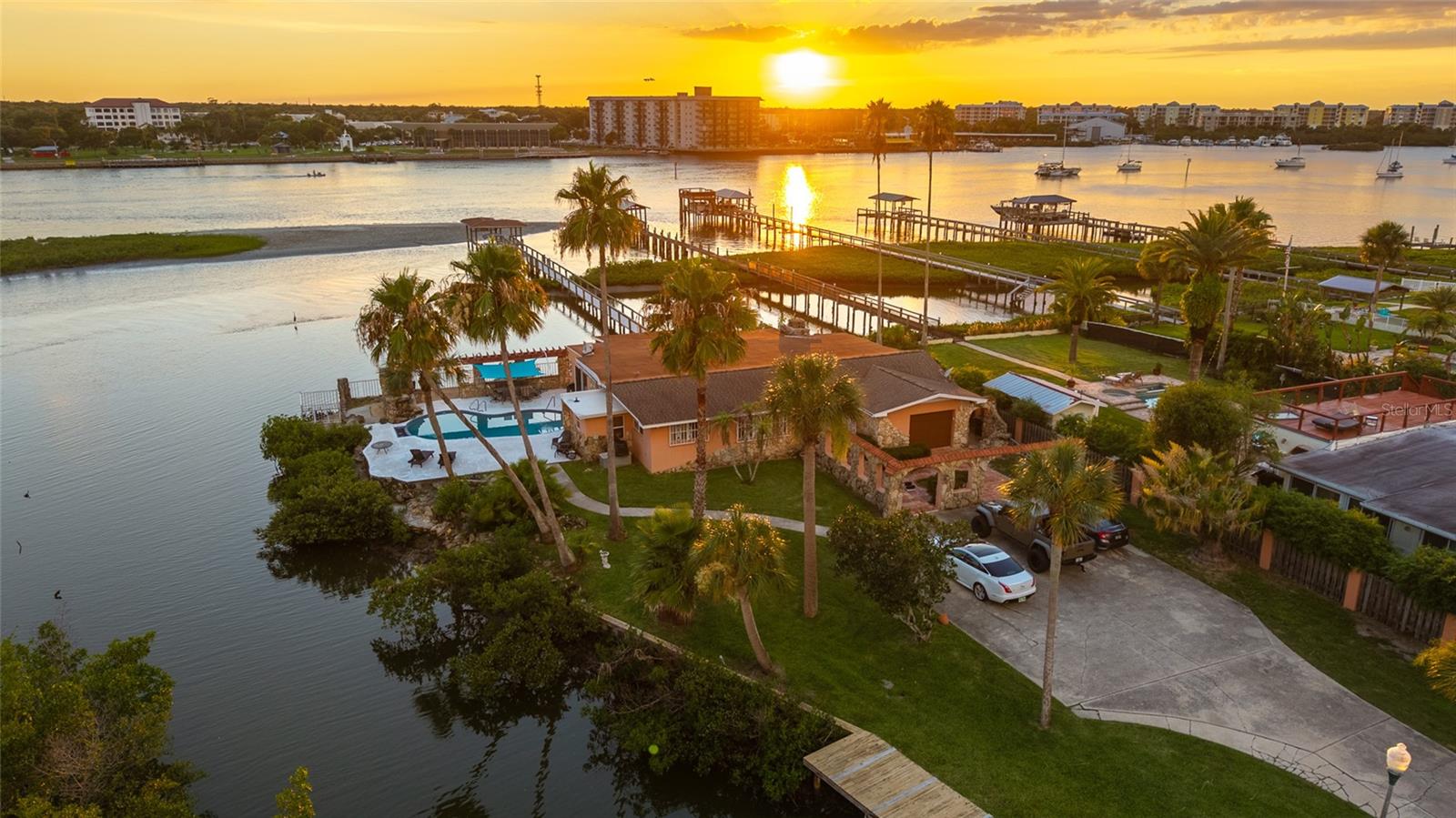 2 RICHMOND DR