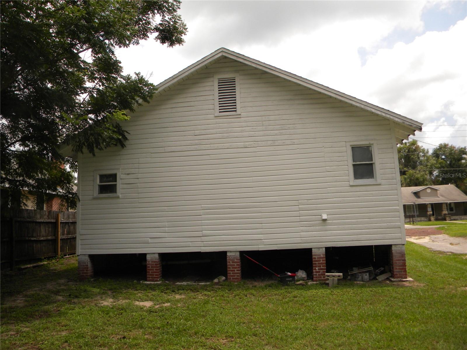 1016 Ne 8th Ave Property Photo 3