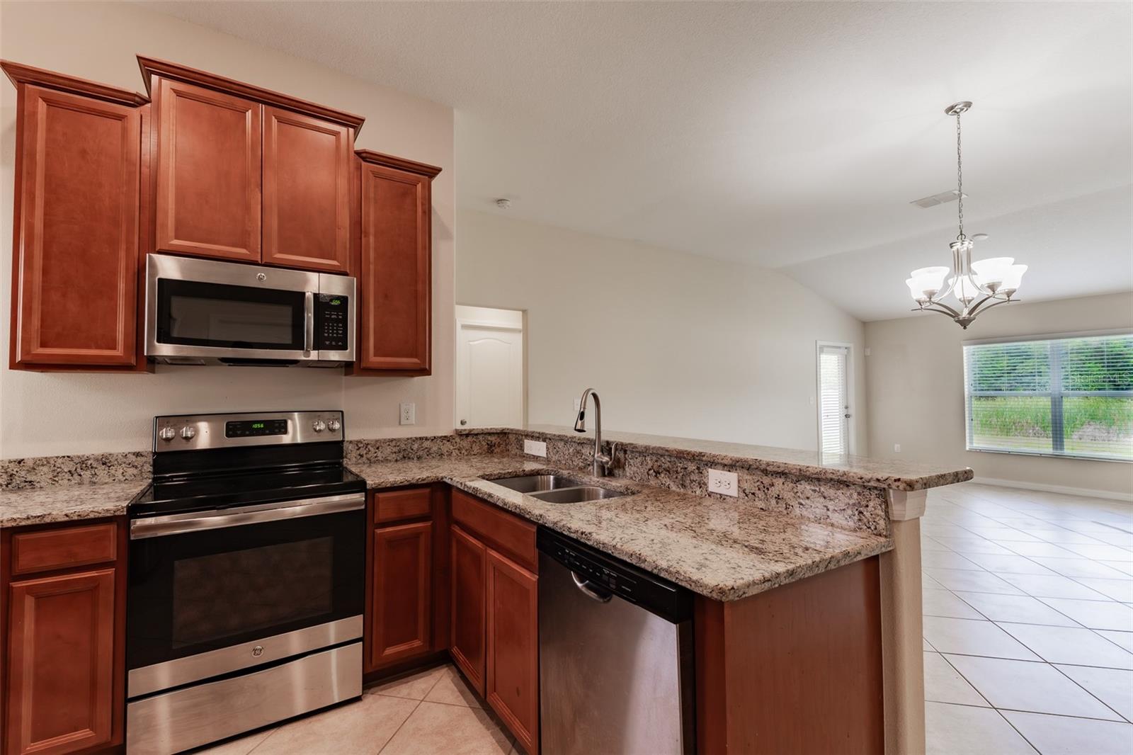 18591 Briar Oaks Dr Property Photo 2