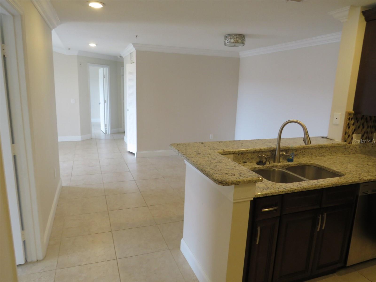 O6414612 Property Photo 4